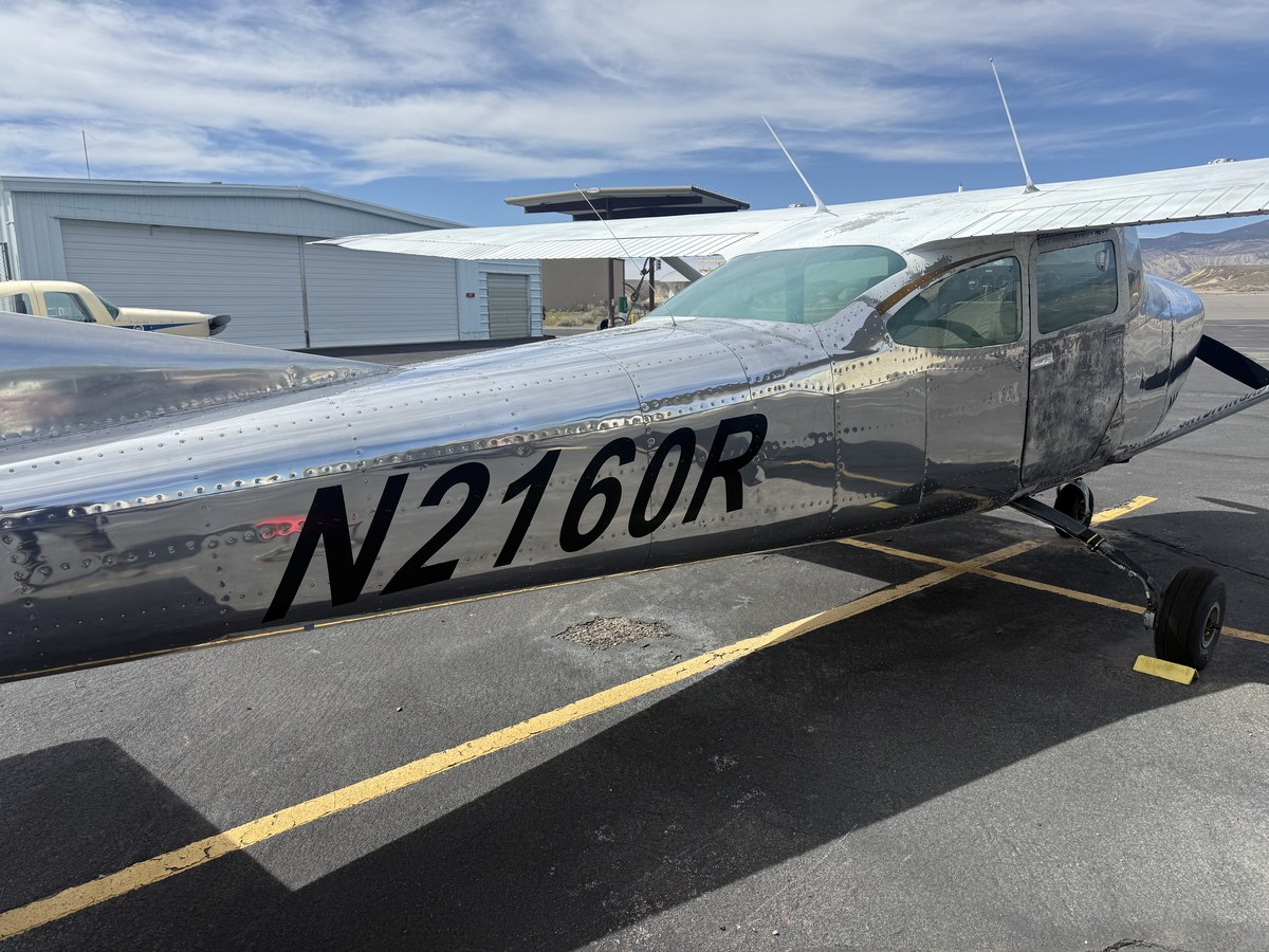 1964 Cessna 182G Skylane (N2160R)